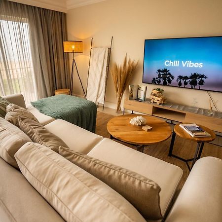 Deja Blue Beachfront Villa, Newly Renovated Langstrand Екстериор снимка