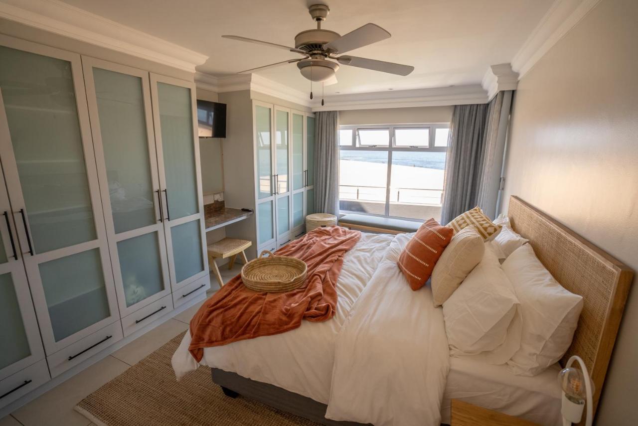 Deja Blue Beachfront Villa, Newly Renovated Langstrand Екстериор снимка