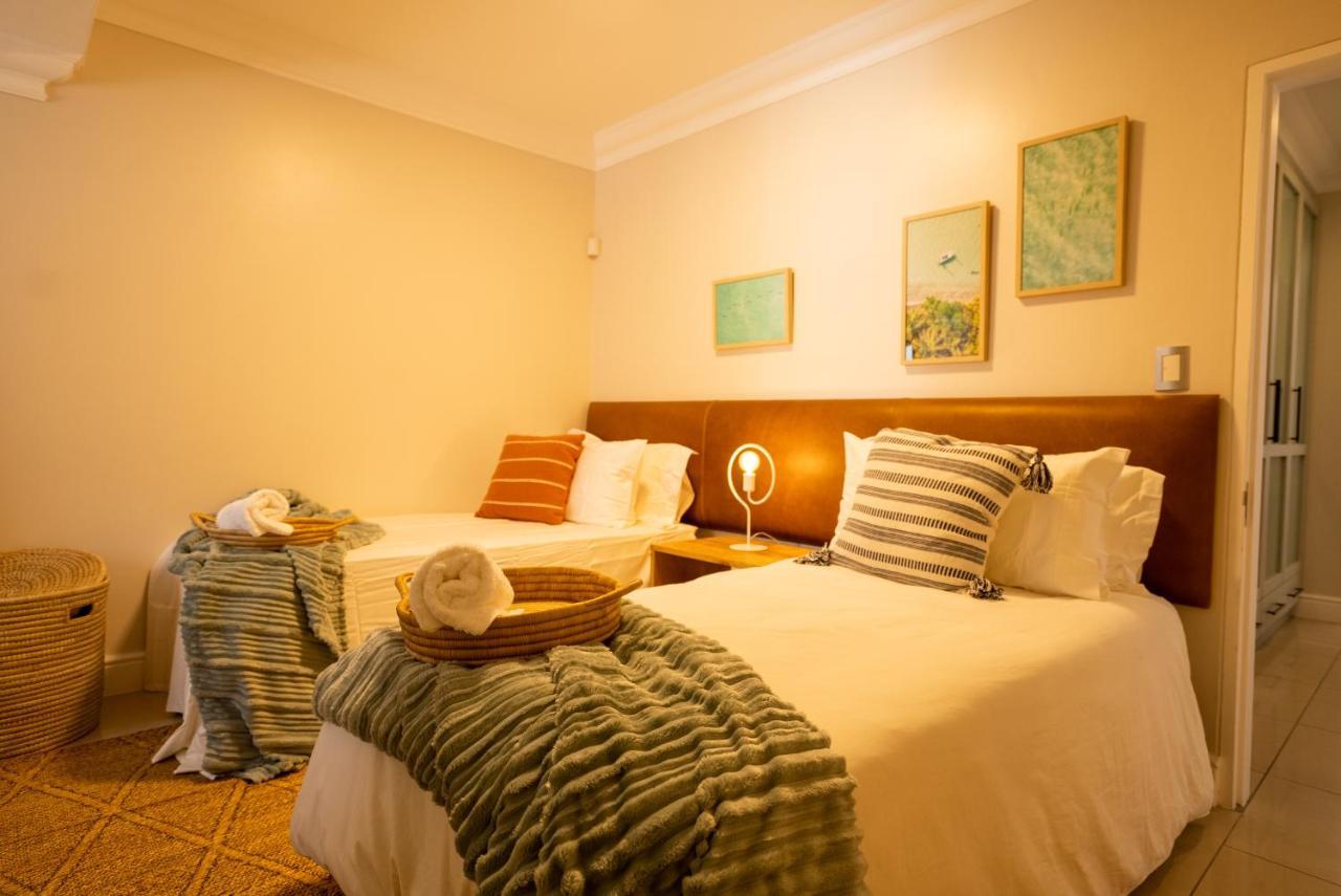 Deja Blue Beachfront Villa, Newly Renovated Langstrand Екстериор снимка